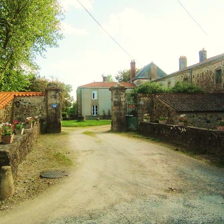 Bed and Breakfast Le Manoir "Aux Douves" Bazoges-en-Paillers Exterior foto
