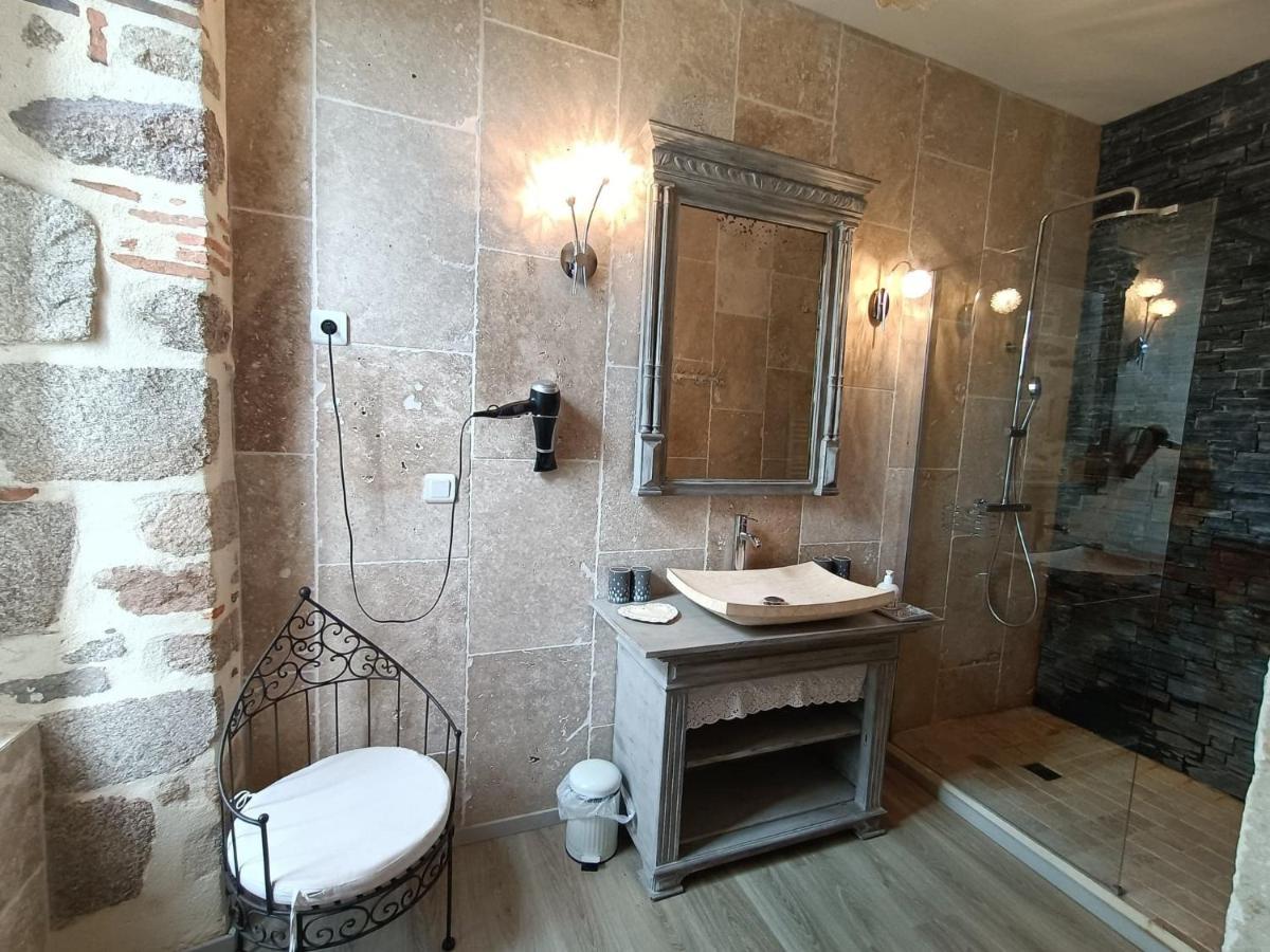 Bed and Breakfast Le Manoir "Aux Douves" Bazoges-en-Paillers Exterior foto