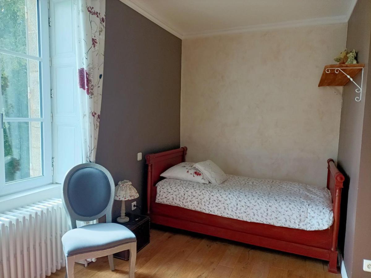 Bed and Breakfast Le Manoir "Aux Douves" Bazoges-en-Paillers Exterior foto