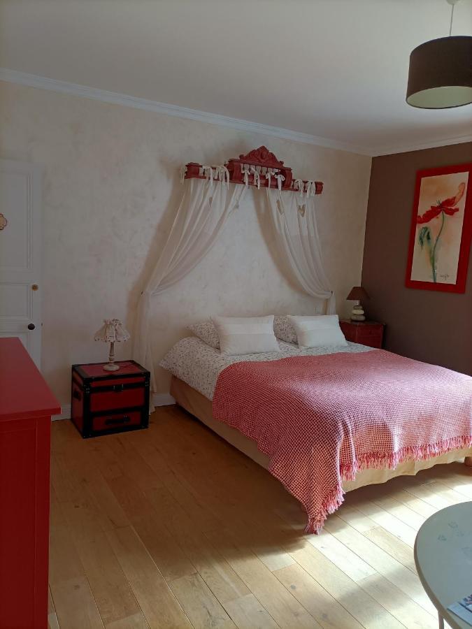 Bed and Breakfast Le Manoir "Aux Douves" Bazoges-en-Paillers Exterior foto