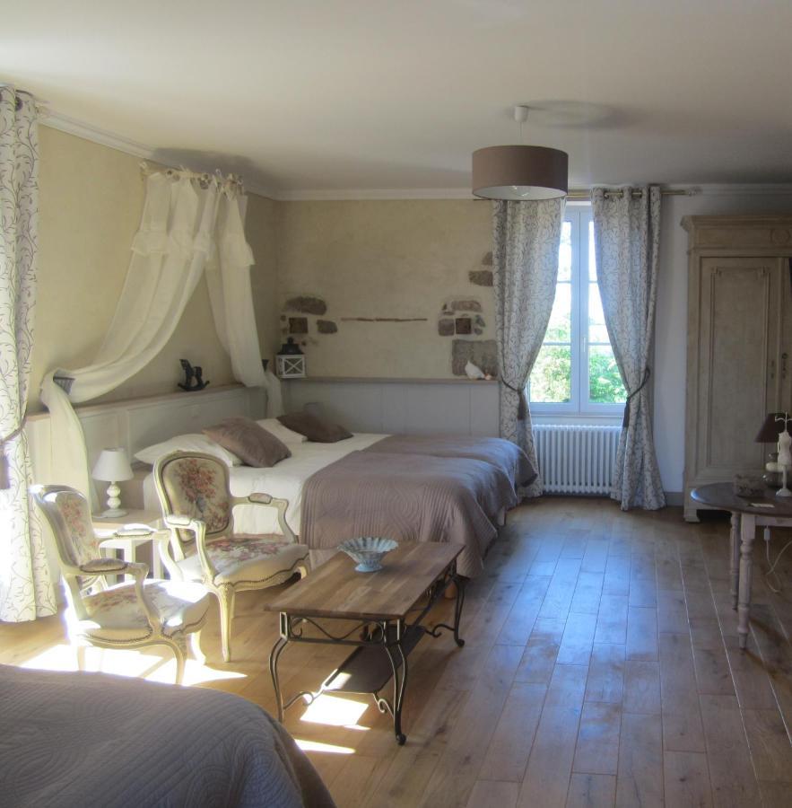 Bed and Breakfast Le Manoir "Aux Douves" Bazoges-en-Paillers Exterior foto
