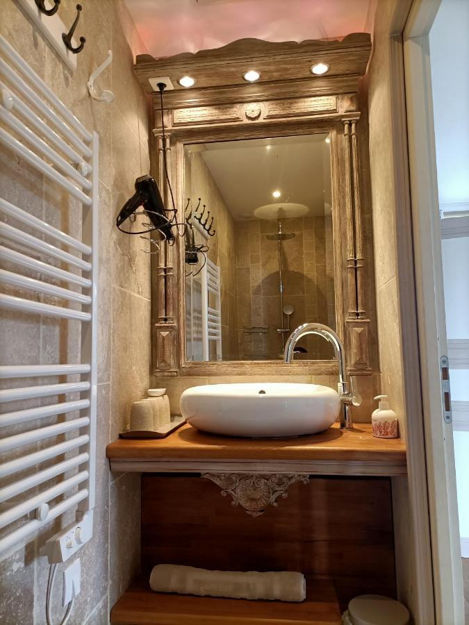 Bed and Breakfast Le Manoir "Aux Douves" Bazoges-en-Paillers Exterior foto
