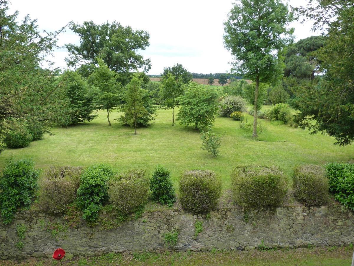 Bed and Breakfast Le Manoir "Aux Douves" Bazoges-en-Paillers Exterior foto