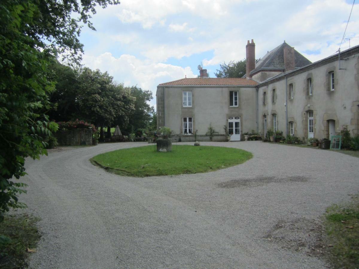 Bed and Breakfast Le Manoir "Aux Douves" Bazoges-en-Paillers Exterior foto