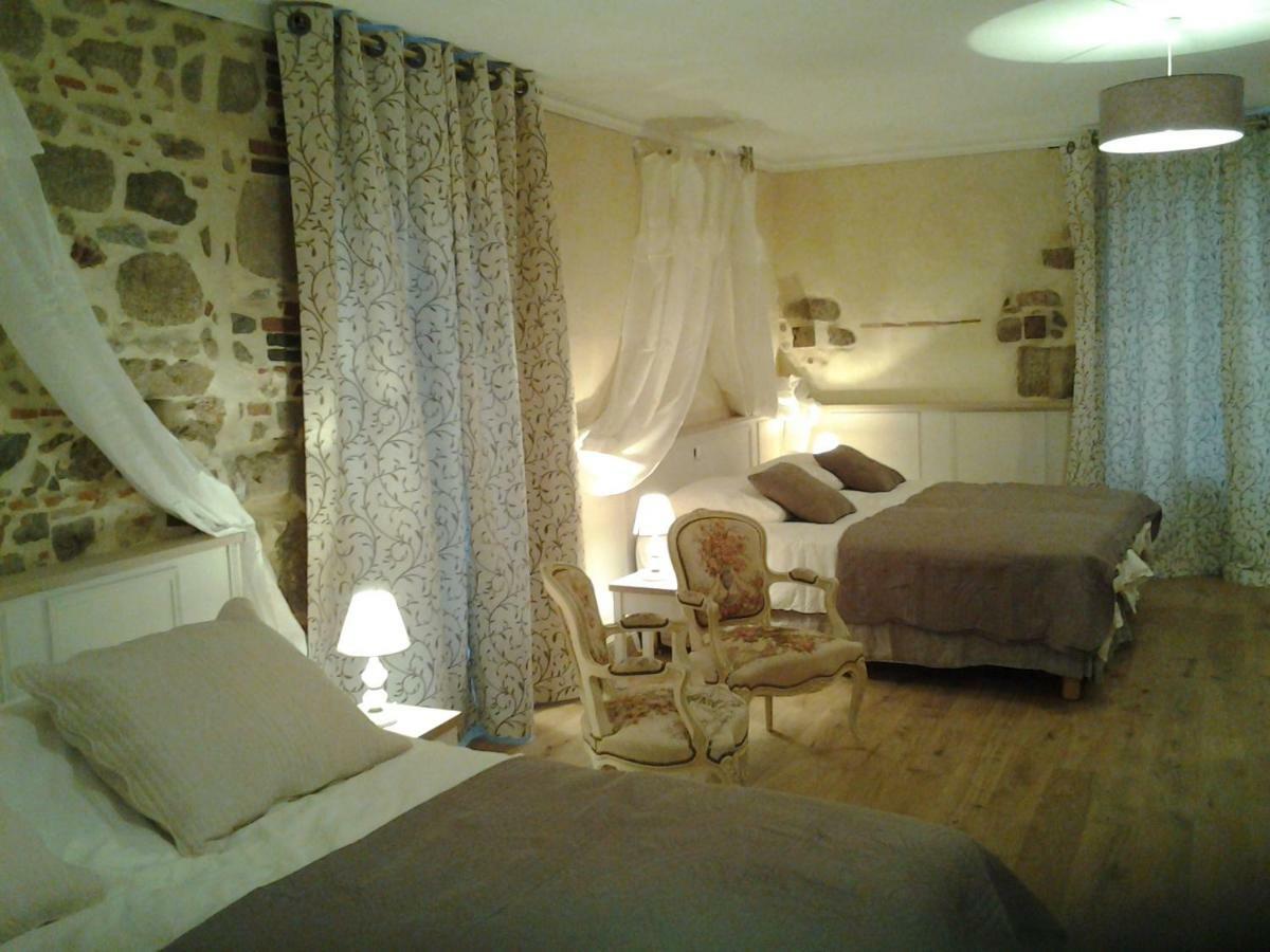 Bed and Breakfast Le Manoir "Aux Douves" Bazoges-en-Paillers Exterior foto