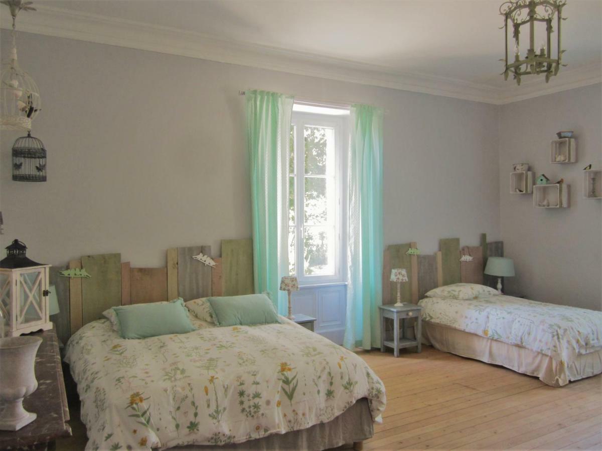 Bed and Breakfast Le Manoir "Aux Douves" Bazoges-en-Paillers Exterior foto