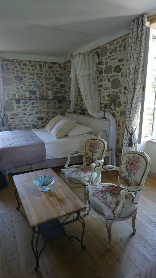 Bed and Breakfast Le Manoir "Aux Douves" Bazoges-en-Paillers Exterior foto