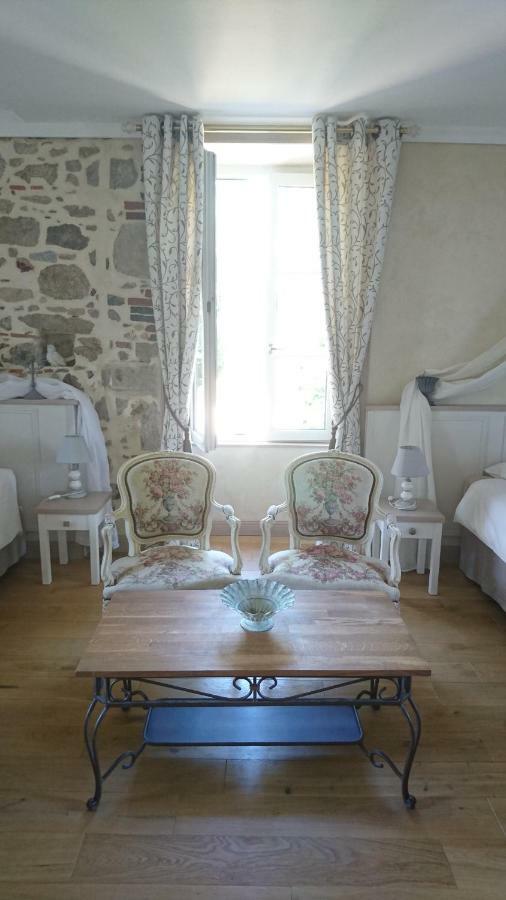 Bed and Breakfast Le Manoir "Aux Douves" Bazoges-en-Paillers Exterior foto